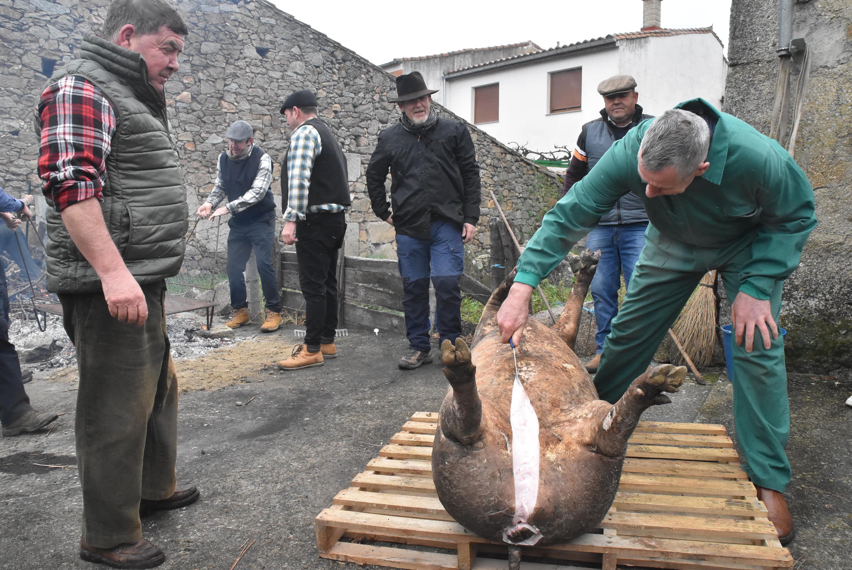 Una tradición que pervive contra viento y lluvia en Peromingo