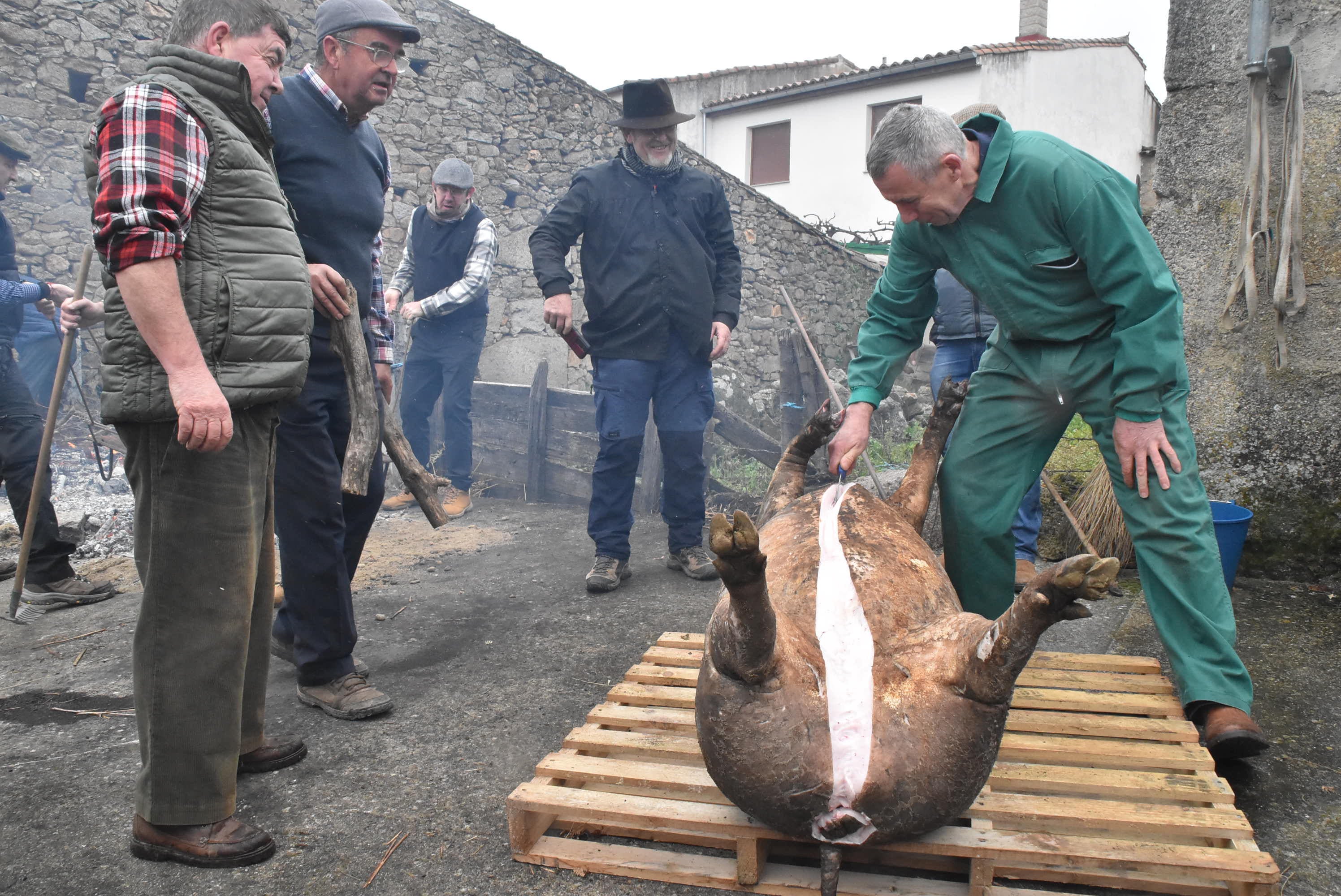 Una tradición que pervive contra viento y lluvia en Peromingo