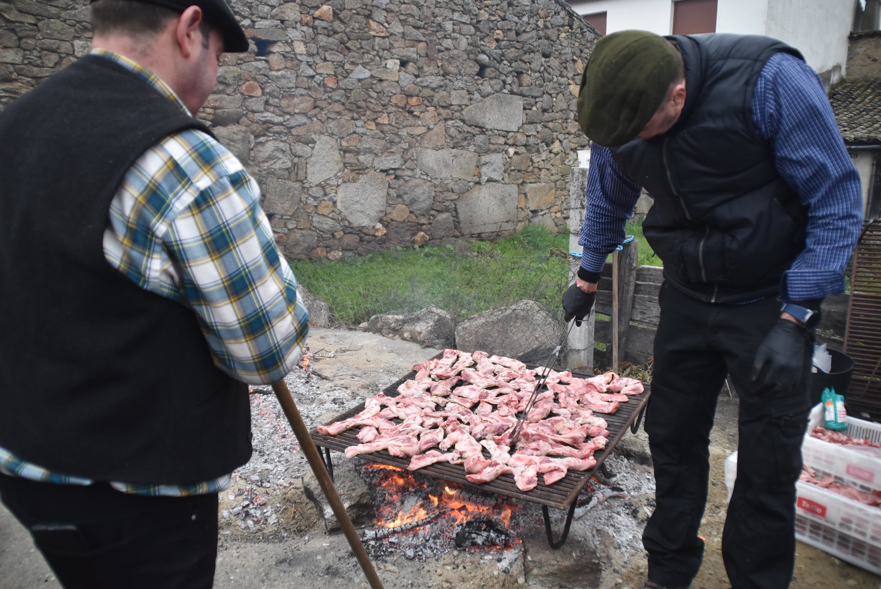 Una tradición que pervive contra viento y lluvia en Peromingo