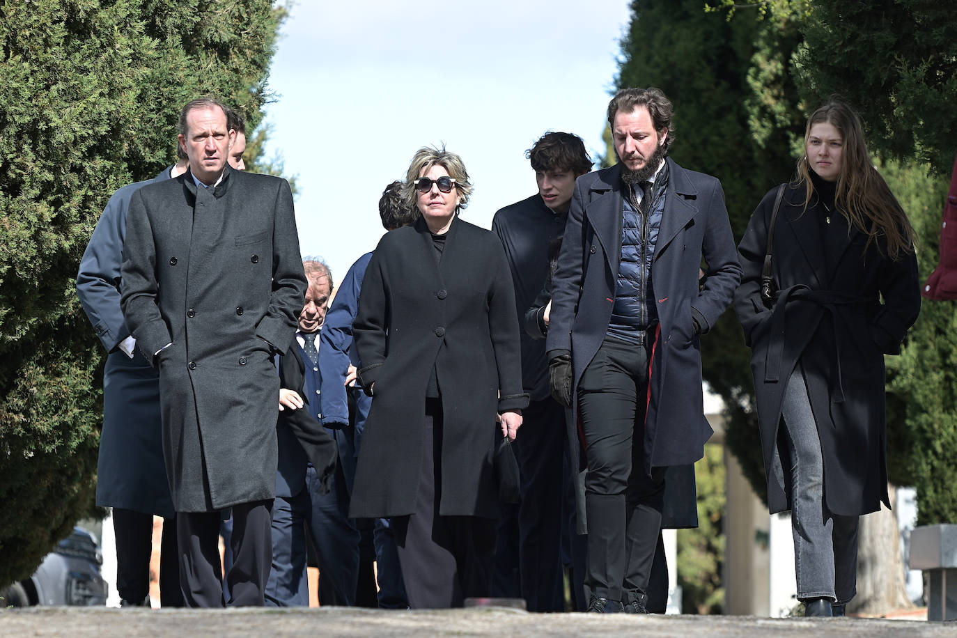 Numerosas caras conocidas le dan el último adiós a Gómez-Acebo, el primo del Rey Felipe VI