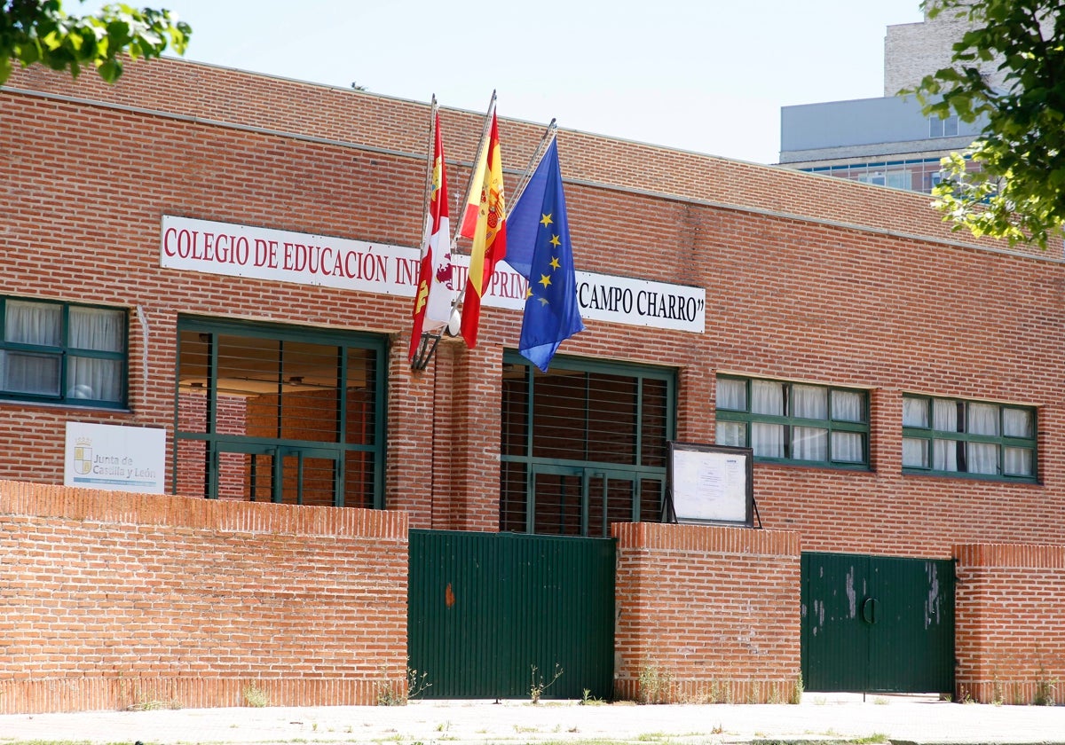 Fachada del colegio Campo Charro.