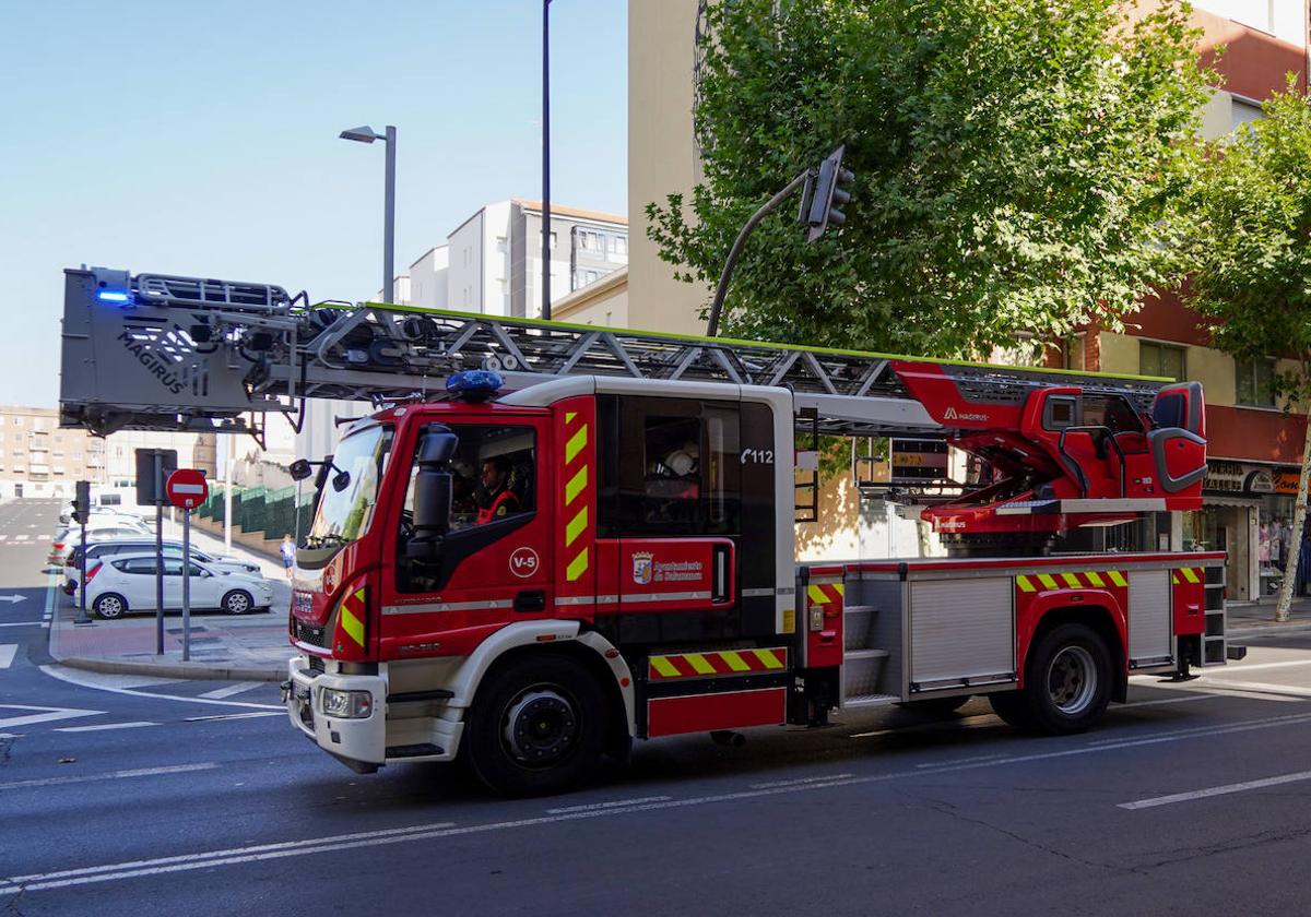 Arde un coche en la calle Mayor de Chamberí