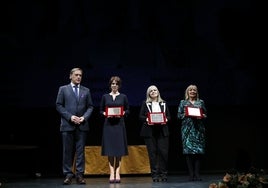 Homenaje a Cristina Klimowitz Waldman, Inmaculada Sánchez Barrios y María Isidoro en el Teatro Liceo con motivo del Día Internacional de la Mujer