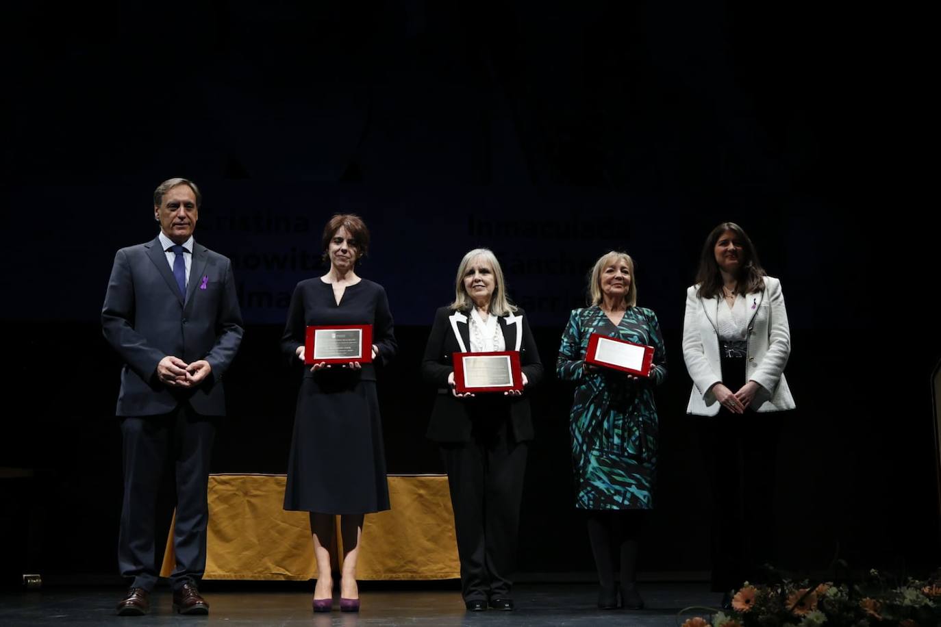 El Liceo se rinde a tres mujeres excelentes que han ayudado a romper techos de cristal