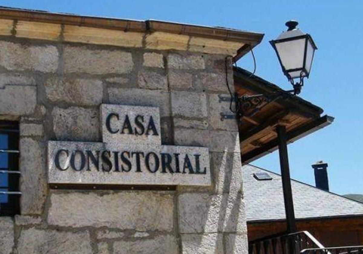 Una imagen de la Casa Consistorial de Porto de Sanabria.