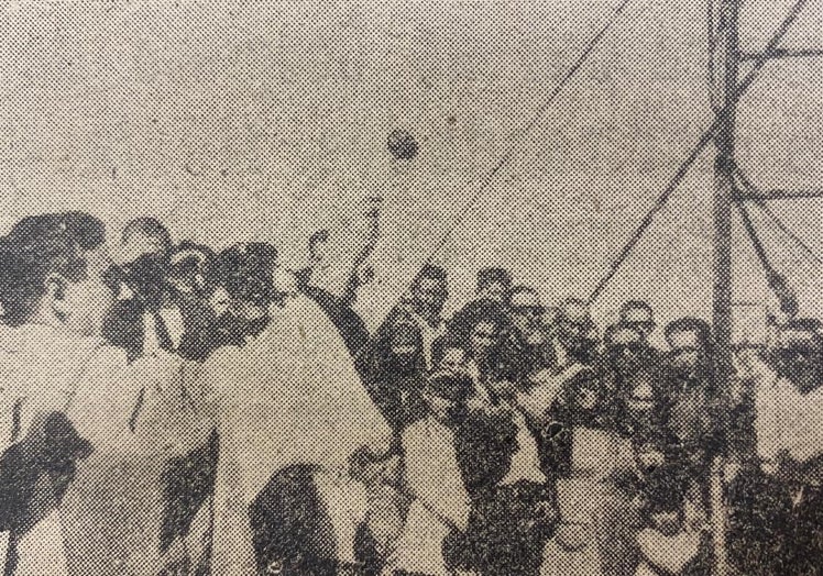 Constancio Palomo, secretario de cámara del obispado, bendice el depósito de aguas del teso de «Los Cañones» en octubre de 1963.