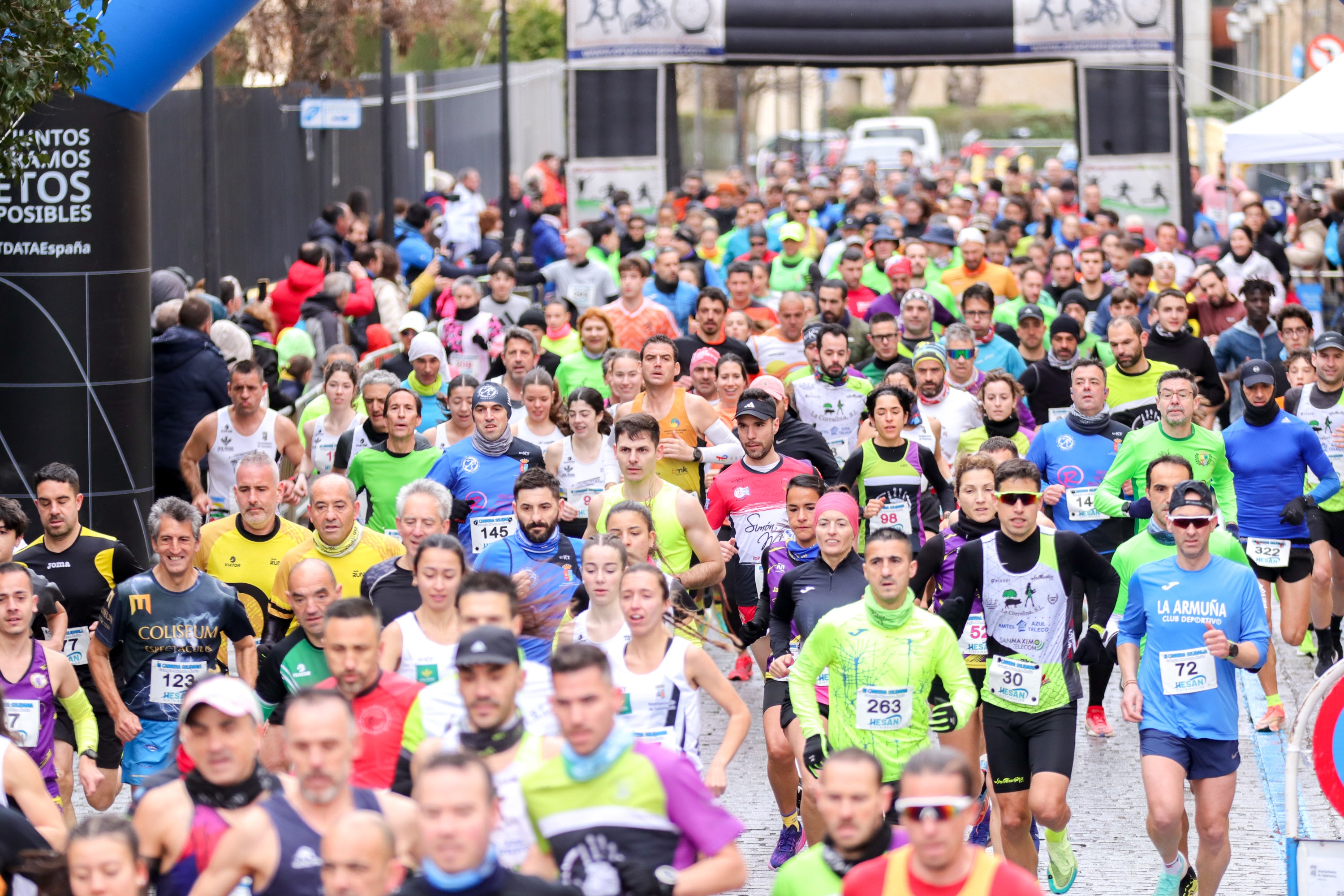 Yanis Sánchez y Lucía Corral vencen en la III Carrera Solidaria del Maestro Ávila