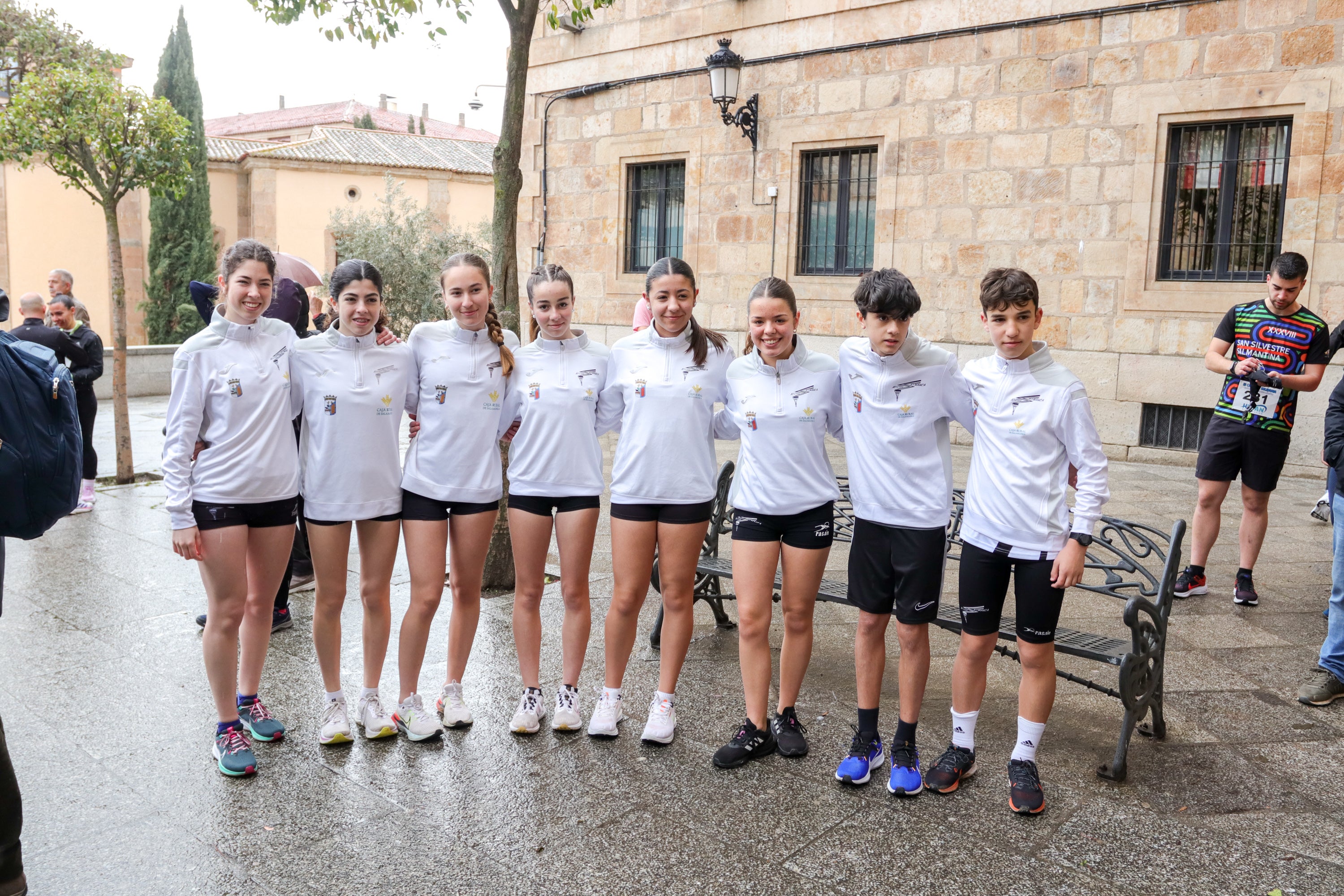 Yanis Sánchez y Lucía Corral vencen en la III Carrera Solidaria del Maestro Ávila