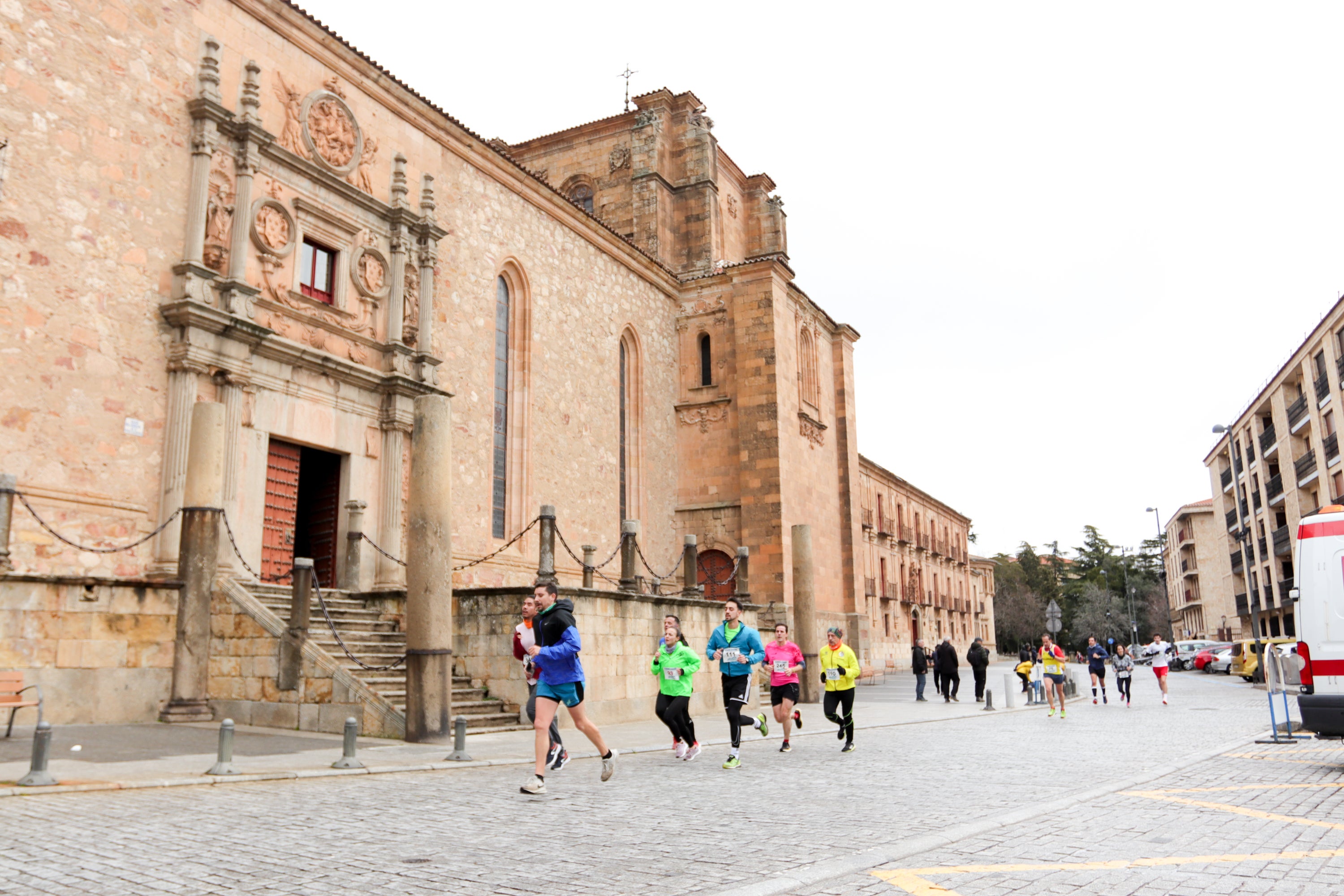Yanis Sánchez y Lucía Corral vencen en la III Carrera Solidaria del Maestro Ávila