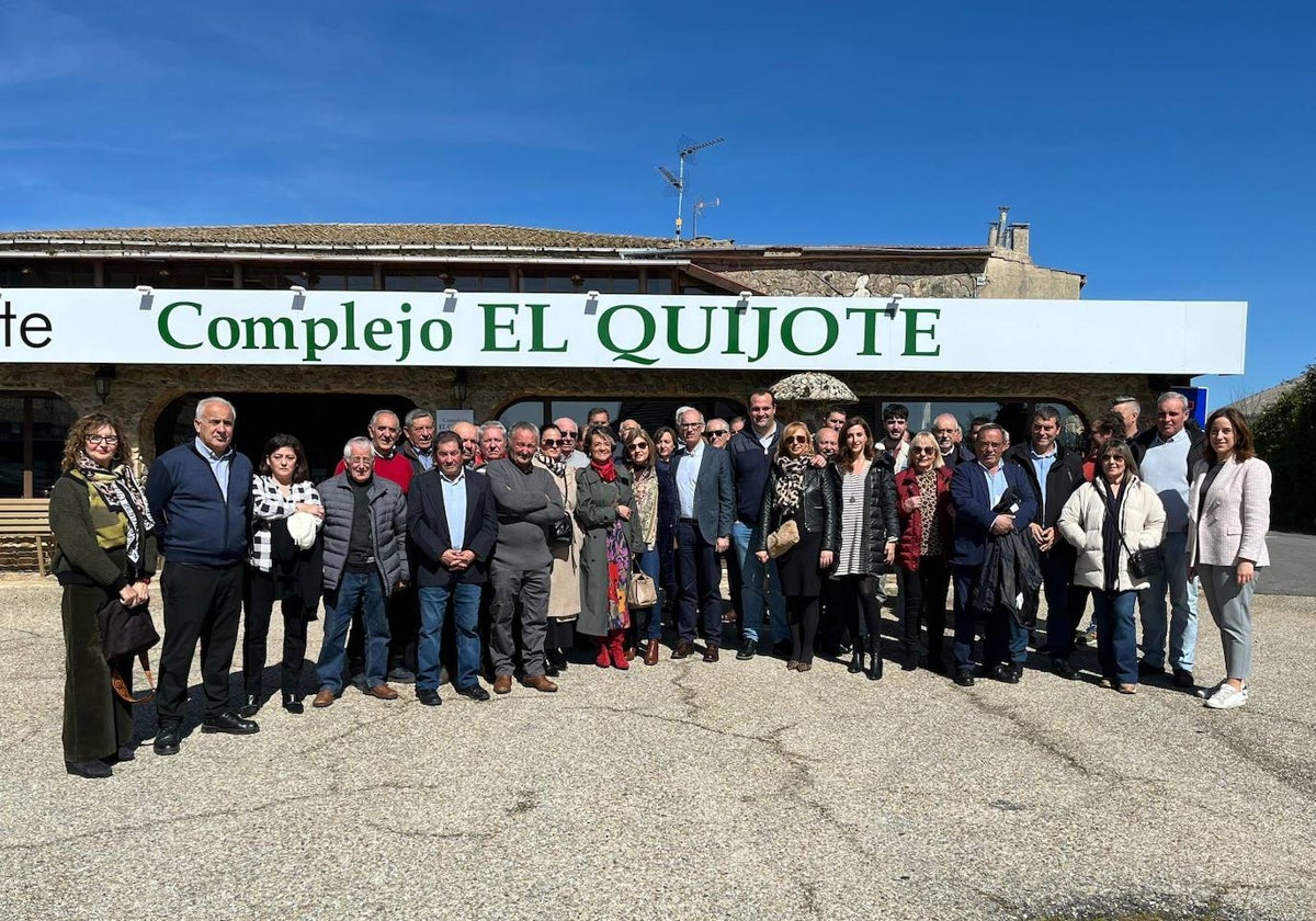 El PP mantiene un encuentro con sus alcaldes y concejales en la comarca de Vitigudino