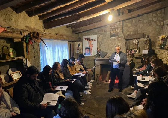 Ensayo de los jóvenes del grupo Manantial.