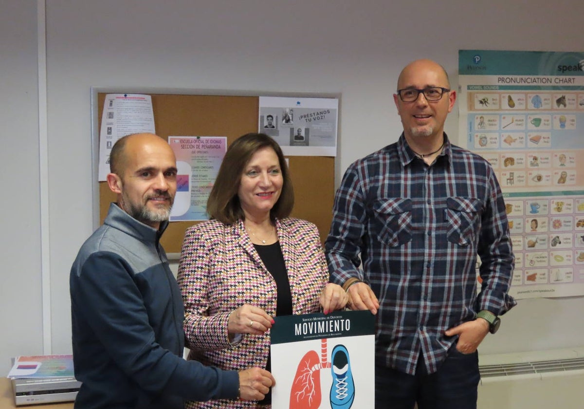 Pedro J. Pérez, edil de Deportes; Carmen Ávila, alcaldesa; y Ángel García Gutiérrez, técnico de Deportes.