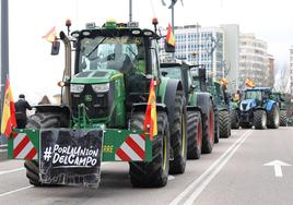 Imagen de los tractores por Valladolid.