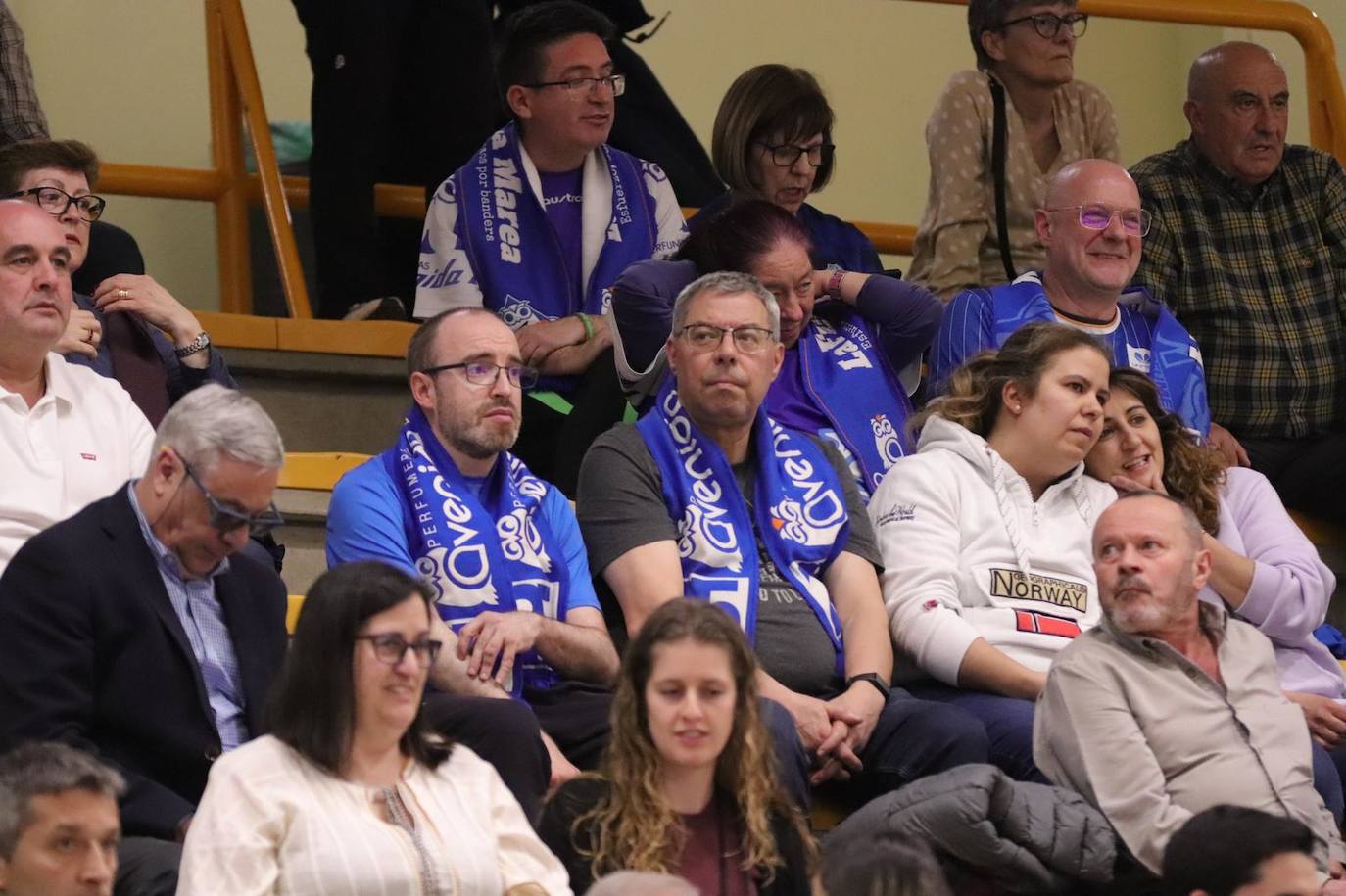 Búscate en la grada del Würzburg en el partido entre Perfumerías Avenida y el Barça