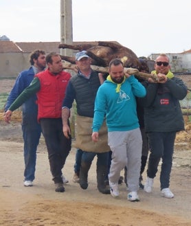 Imagen secundaria 2 - Cocido en pota para 600 comensales en el mondongo de Aldeaseca de la Frontera