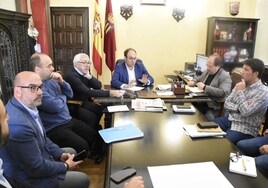 Reunión de alcaldes y concejales.