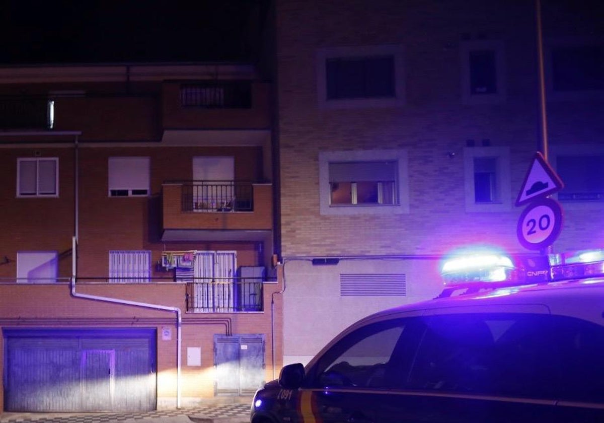 Una patrulla policial en otra intervención en la calle La Luz.