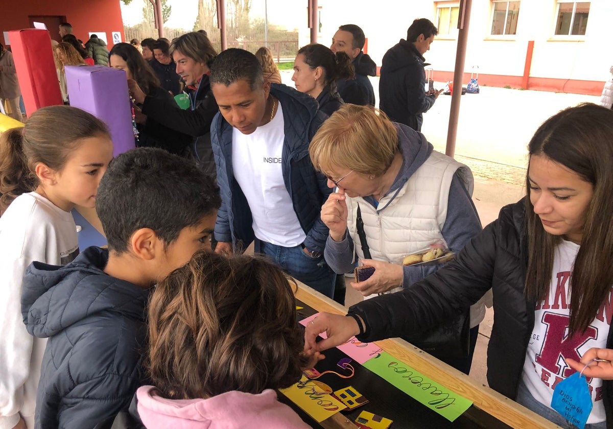 El Carmen Martín Gaite de Santa Marta recauda 575 euros a favor de la Asociación de Padres de Niños Sordos de Salamanca