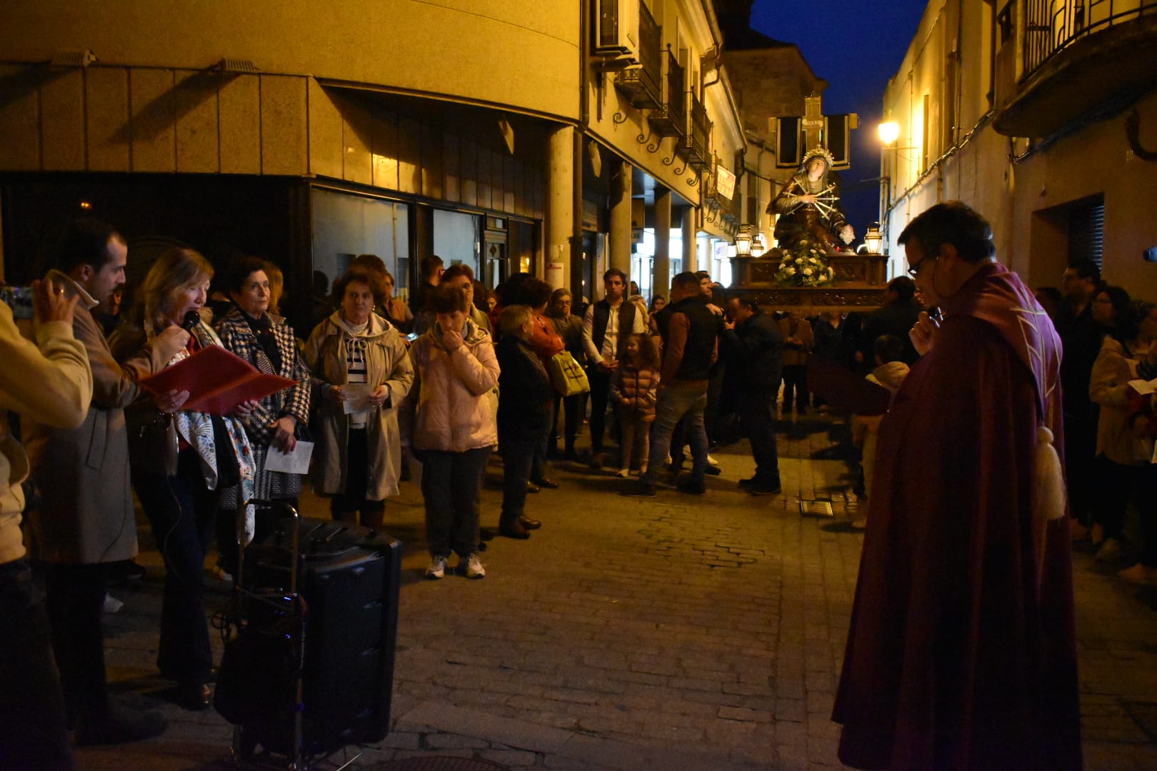 La Dolorosa da paso a la Pasión en Alba de Tormes