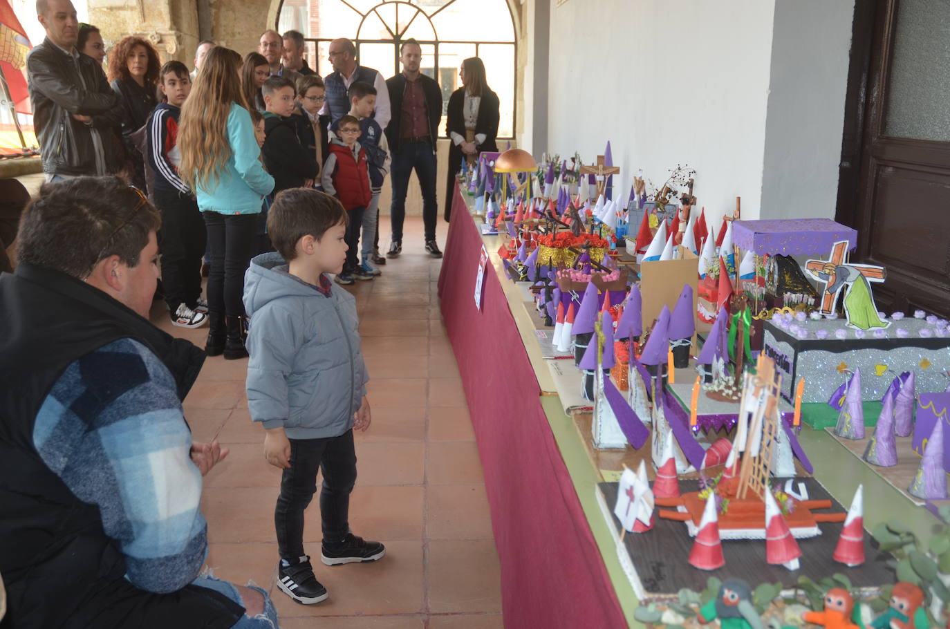 Alumnos de Religión del colegio Miróbriga recogen en maquetas todos los pasos de la Semana Santa