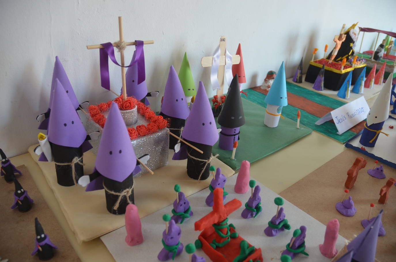 Alumnos de Religión del colegio Miróbriga recogen en maquetas todos los pasos de la Semana Santa