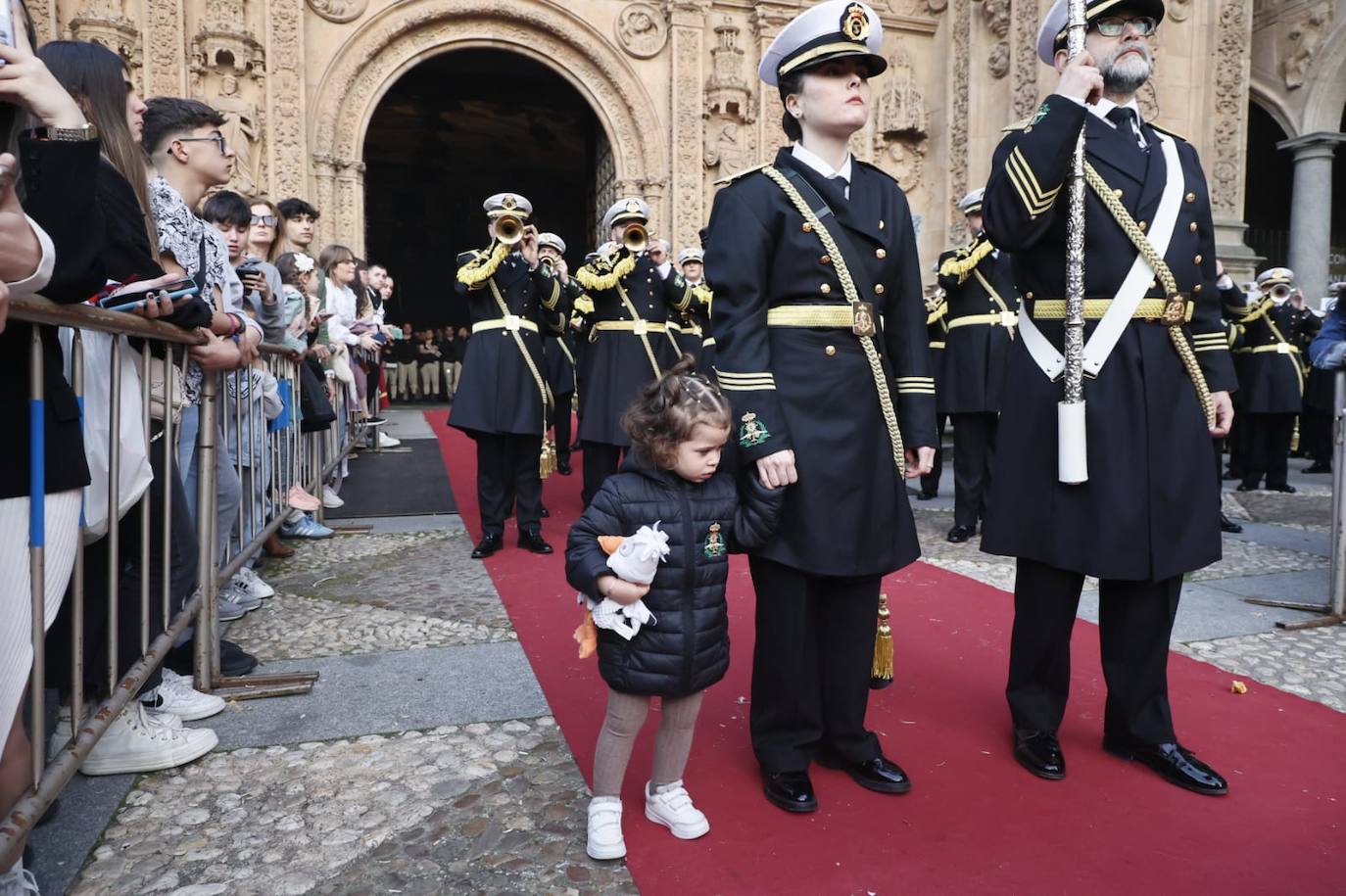 Salida masiva para recibir a un Cristo de la Redención vestido de &#039;Madrugada&#039;