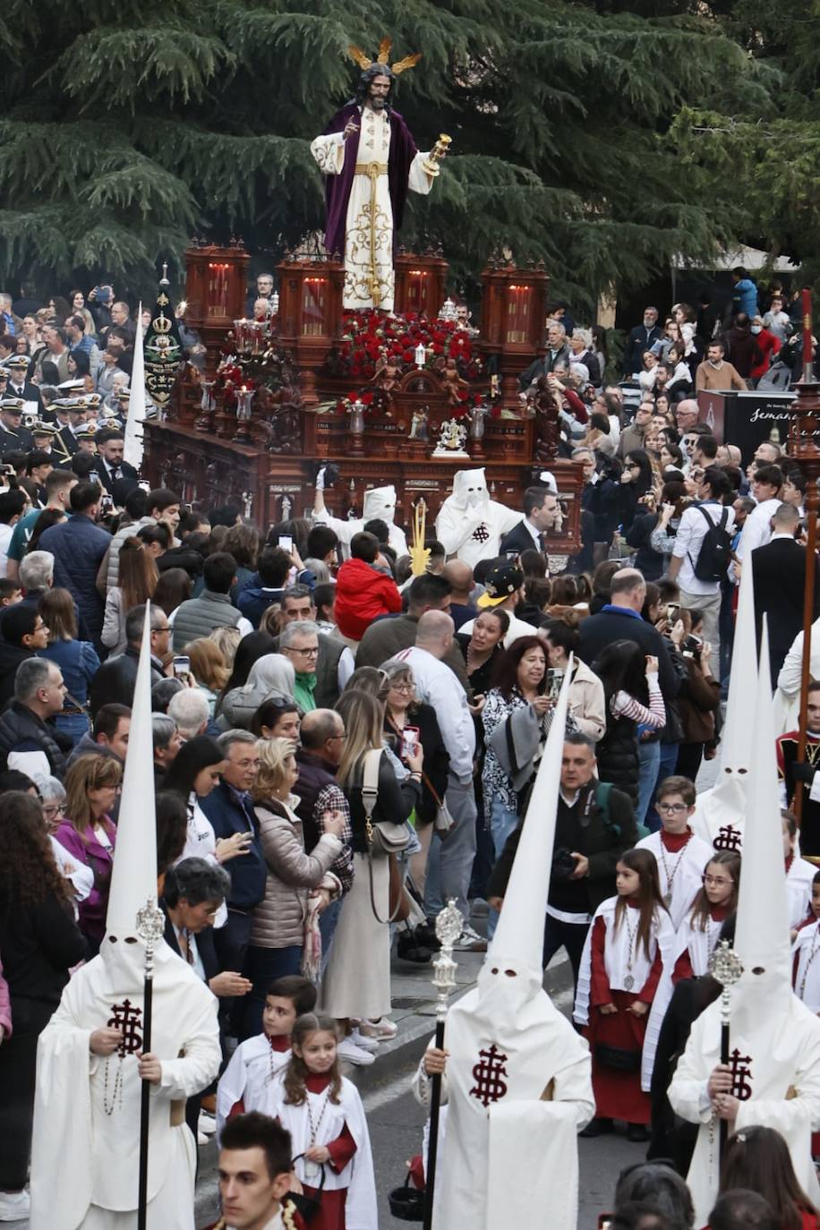 Salida masiva para recibir a un Cristo de la Redención vestido de &#039;Madrugada&#039;