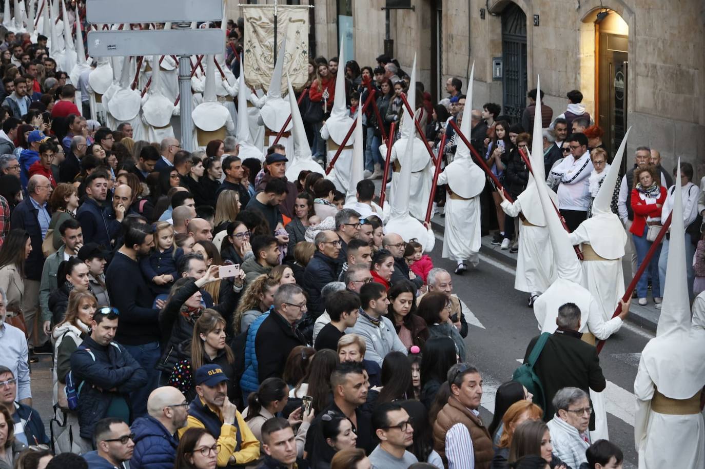 Salida masiva para recibir a un Cristo de la Redención vestido de &#039;Madrugada&#039;