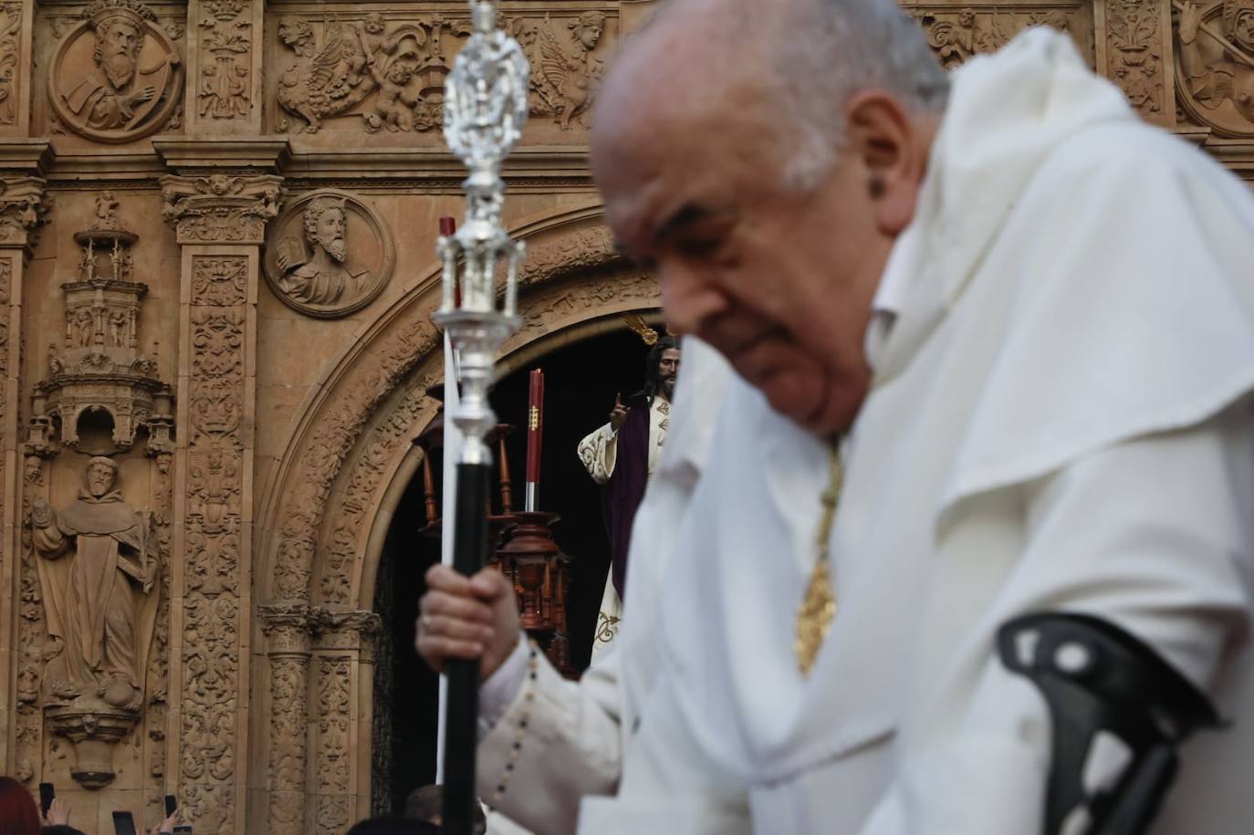 Salida masiva para recibir a un Cristo de la Redención vestido de &#039;Madrugada&#039;