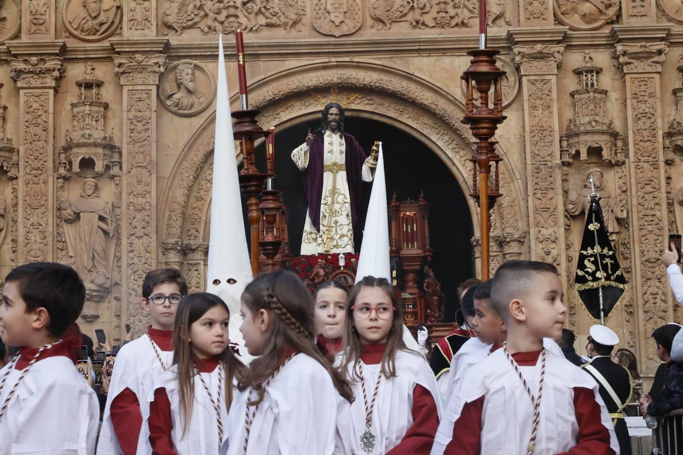 Salida masiva para recibir a un Cristo de la Redención vestido de &#039;Madrugada&#039;