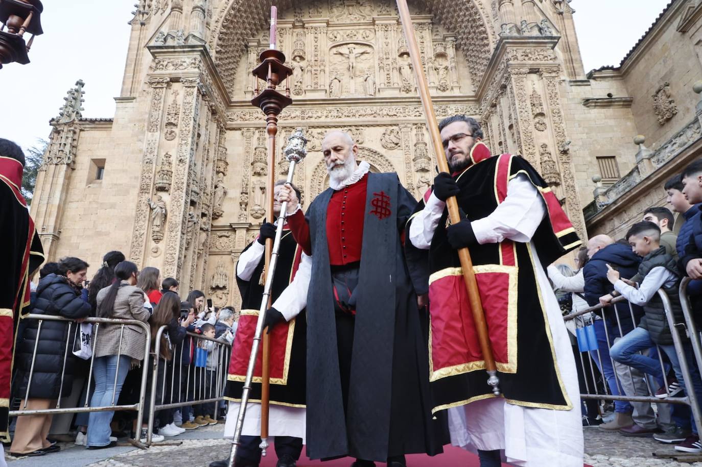 Salida masiva para recibir a un Cristo de la Redención vestido de &#039;Madrugada&#039;