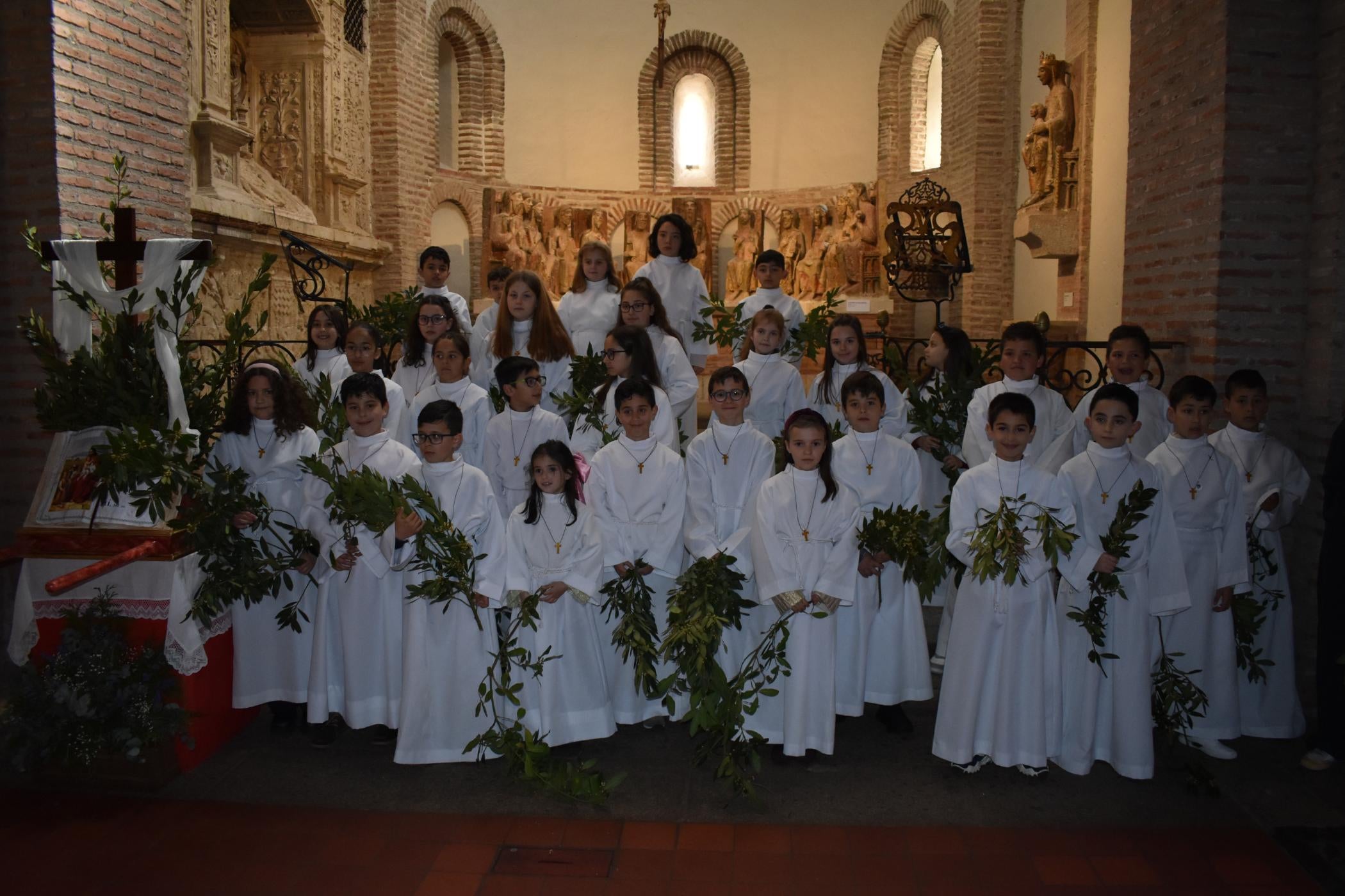 Los niños de Alba estrenan &#039;Paso de la Palabra&#039; durante la procesión del Domingo de Ramos