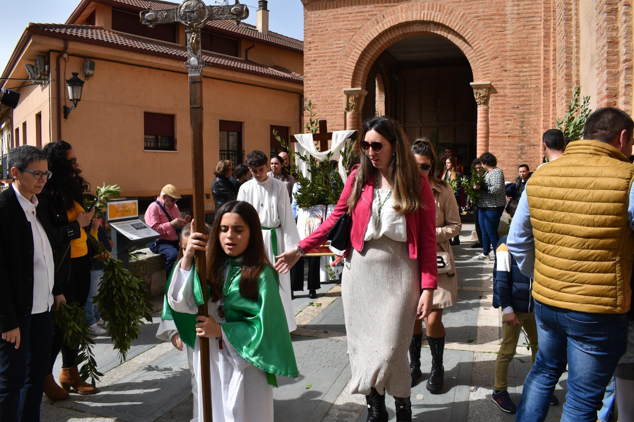 Los niños de Alba estrenan &#039;Paso de la Palabra&#039; durante la procesión del Domingo de Ramos