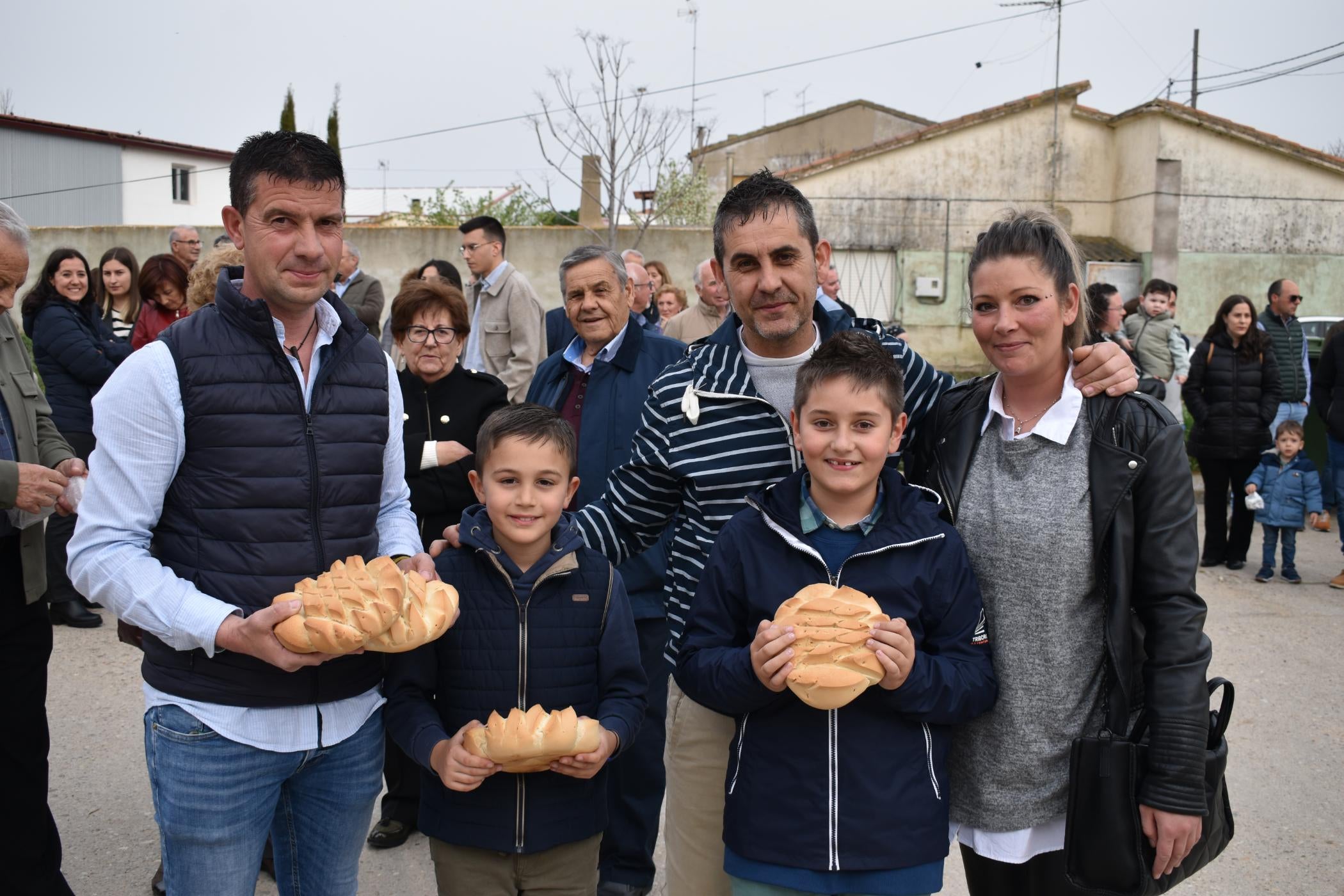 Navales ya conoce al nuevo mayordomo y enterradores de la Cofradía de la Vera Cruz