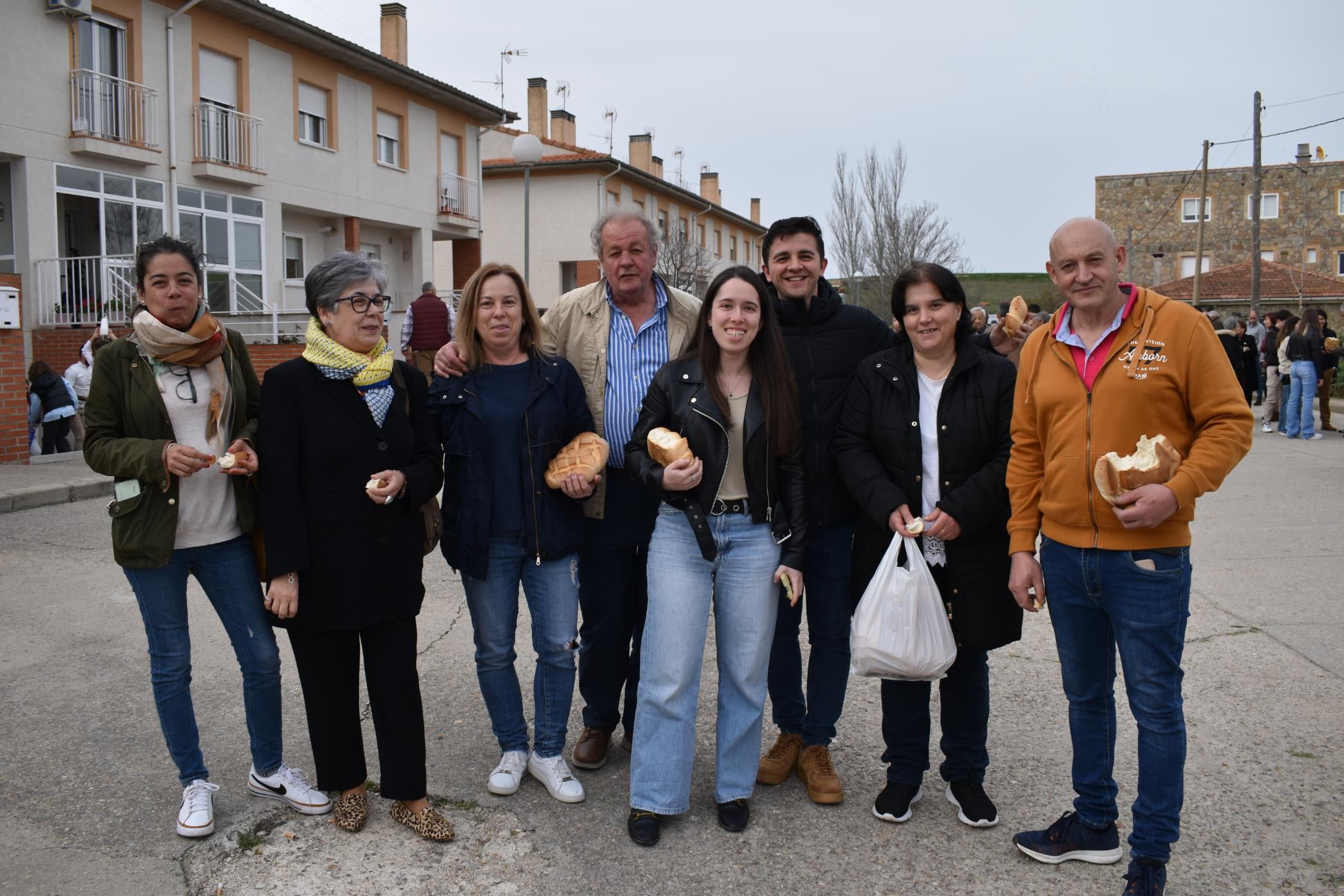 Navales ya conoce al nuevo mayordomo y enterradores de la Cofradía de la Vera Cruz