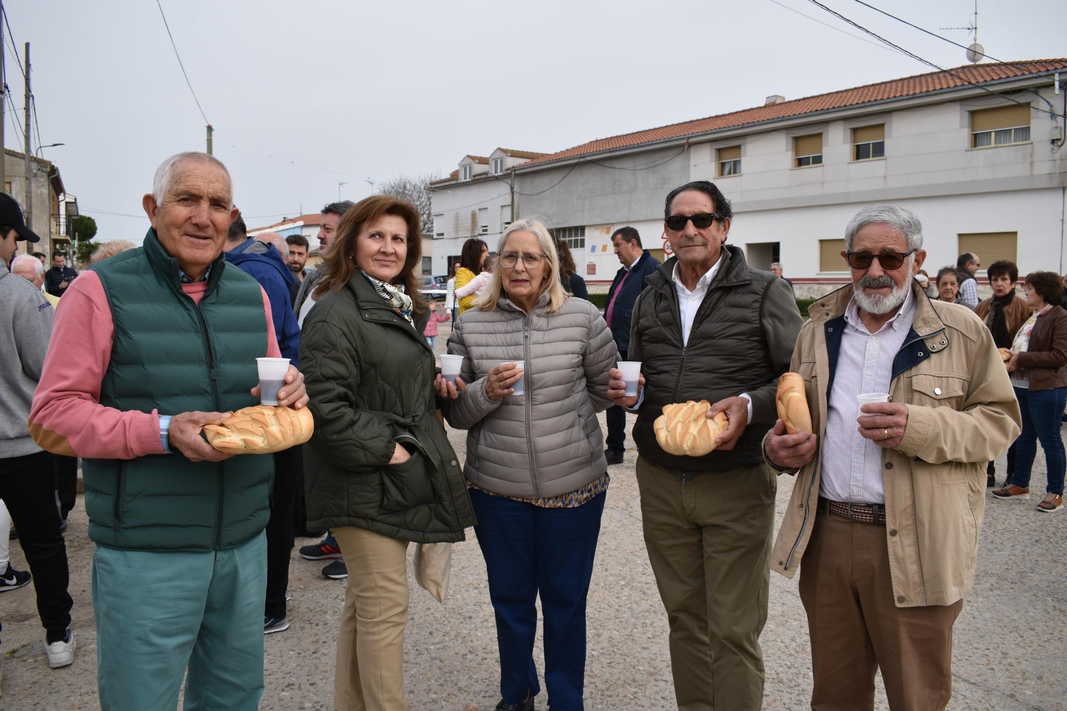 Navales ya conoce al nuevo mayordomo y enterradores de la Cofradía de la Vera Cruz