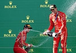 El piloto español celebra su victoria en Australia.