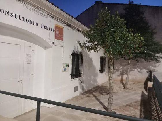 Renovado consultorio médico de El Cabaco.