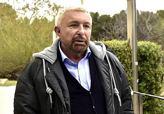 José Manuel Parada, atendiendo a los medios.