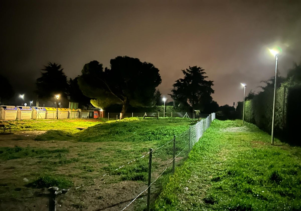 La iluminación del Bosque de los Niños en Carrascal de Barregas ya luce.
