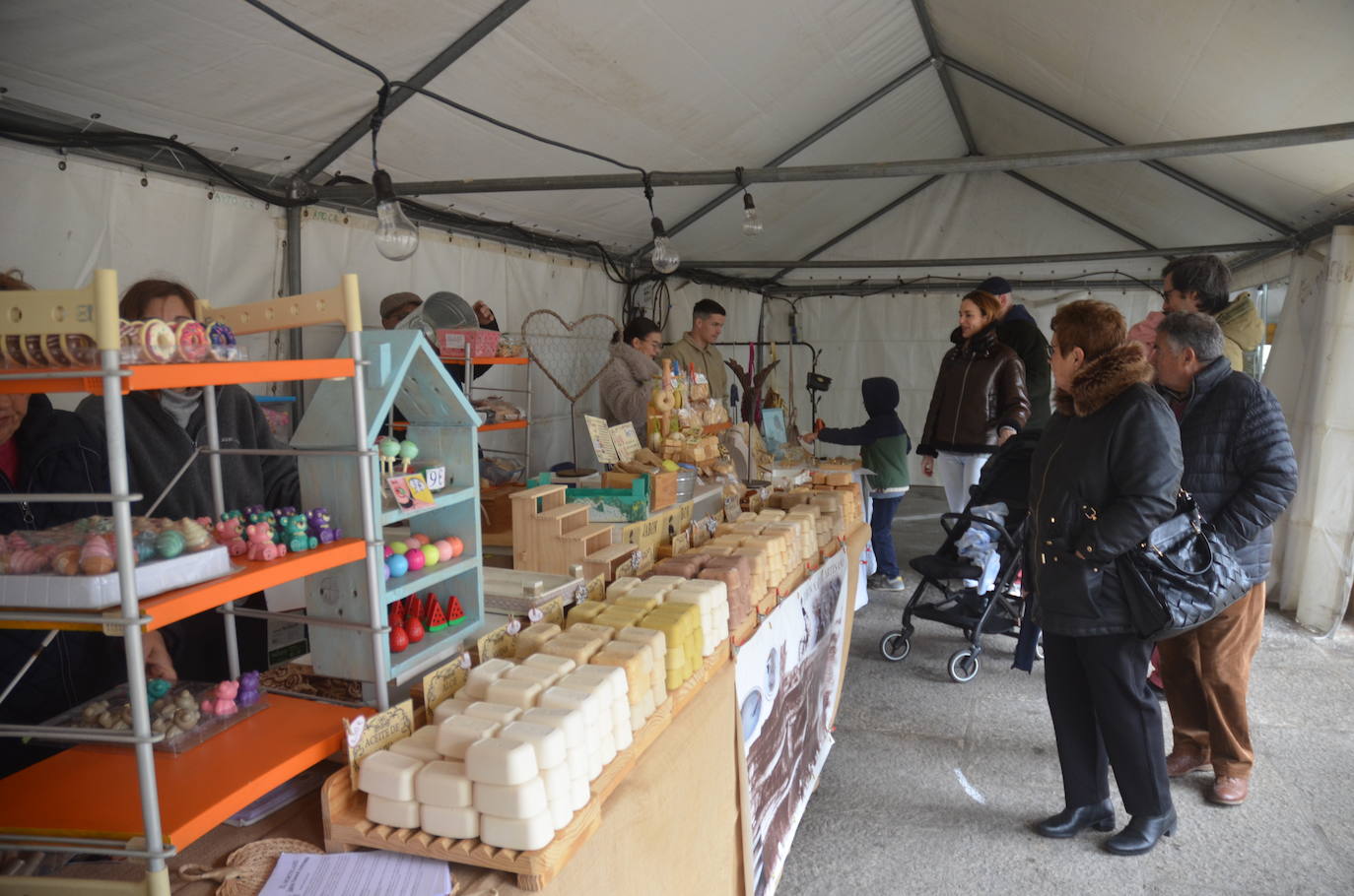 Ciudad Rodrigo encuentra refugio en el III Mercado Artesano