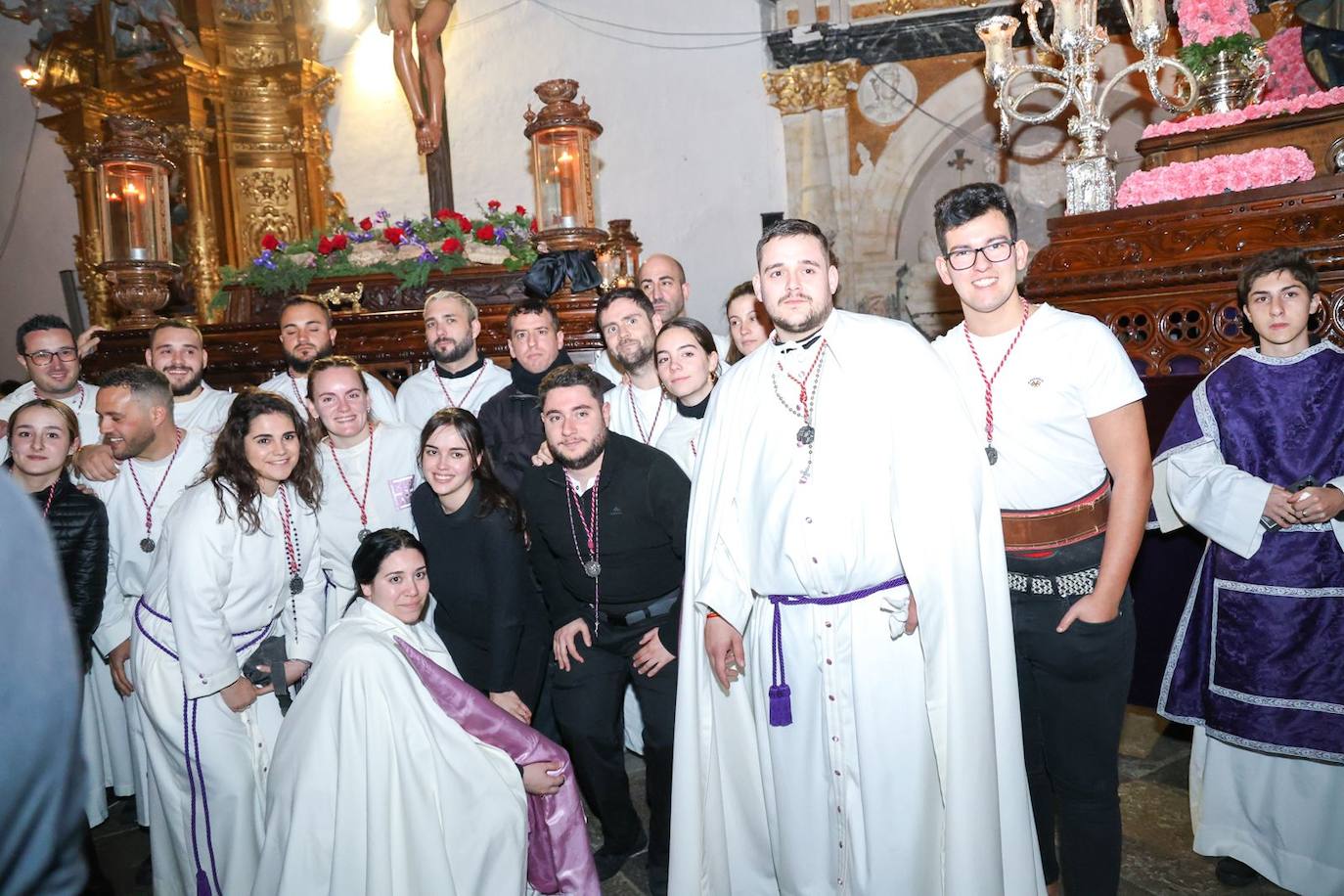 Las emotivas imágenes de un Jueves Santo empapado por la pena y sin procesiones en las calles