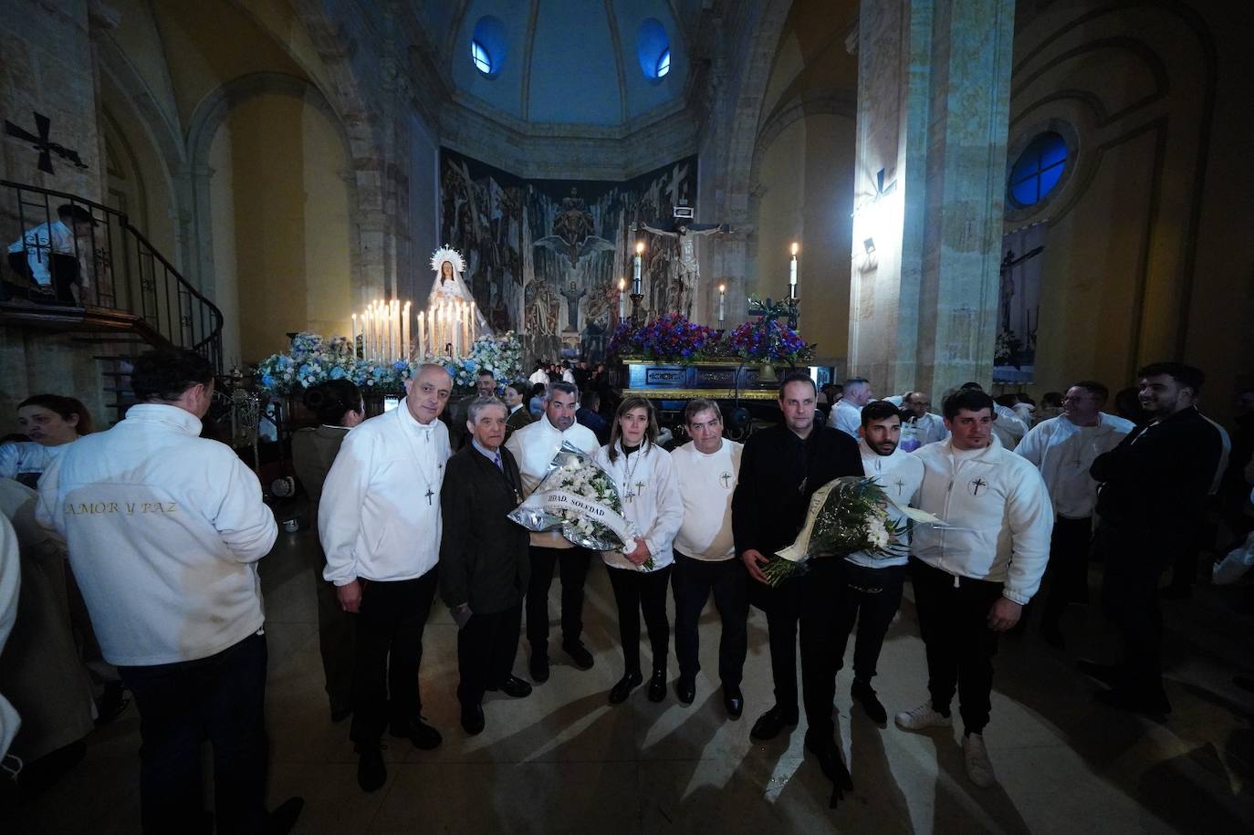 Las emotivas imágenes de un Jueves Santo empapado por la pena y sin procesiones en las calles