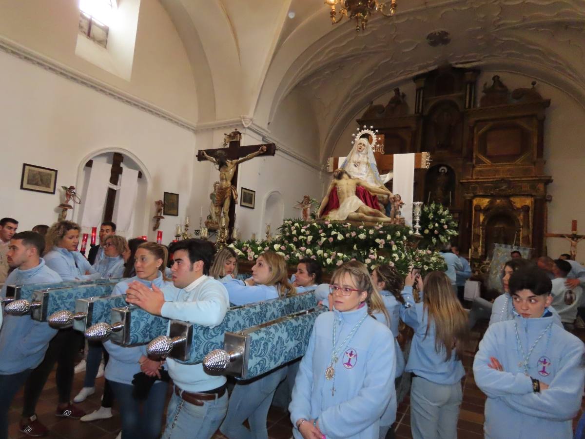 La Piedad y el Cristo de San Luis presencian la ofrenda de la vela