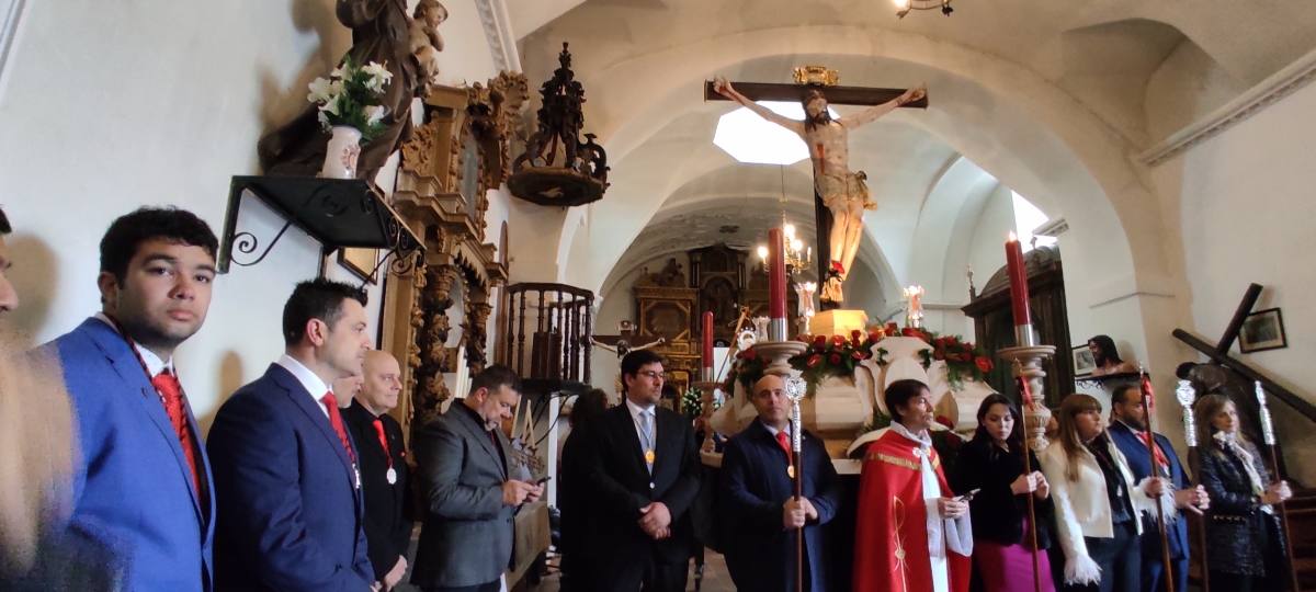 La Piedad y el Cristo de San Luis presencian la ofrenda de la vela