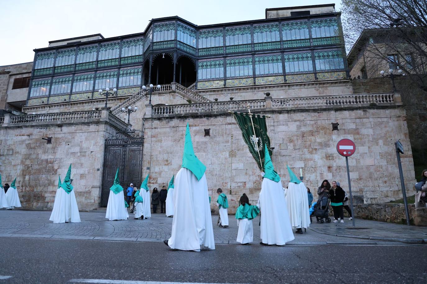 Procesión de la Cofradía de la Oración en el Huerto de los Olivos