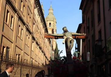 El Cristo de la Salud presidió el vía crucis oficial de la Semana Santa.