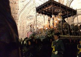 La lluvia no empaña una emocionante procesión de la Virgen de la Soledad