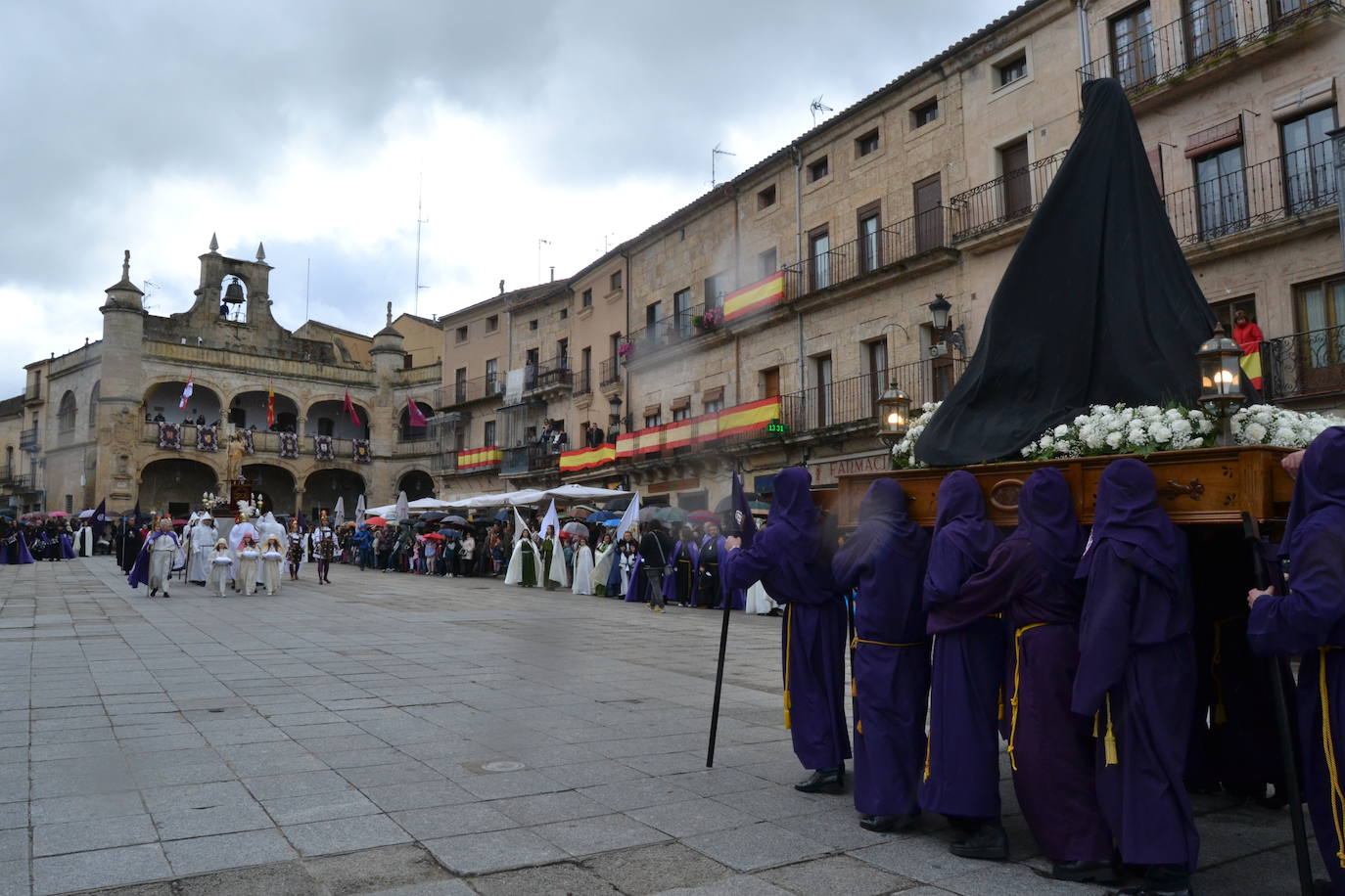 Jesús Resucitado y la Virgen se encuentran en la Plaza Mayor de Ciudad Rodrigo