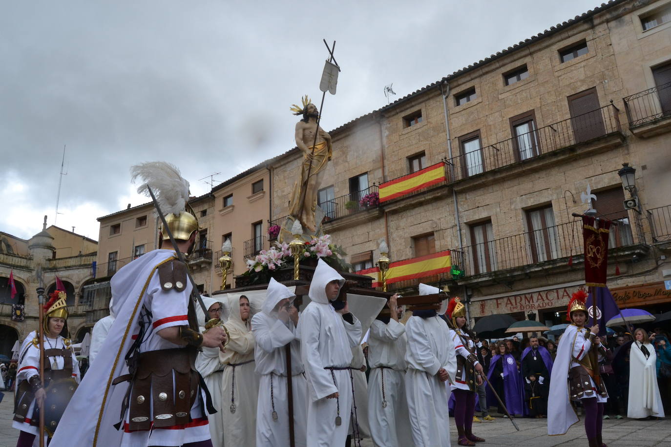 Jesús Resucitado y la Virgen se encuentran en la Plaza Mayor de Ciudad Rodrigo